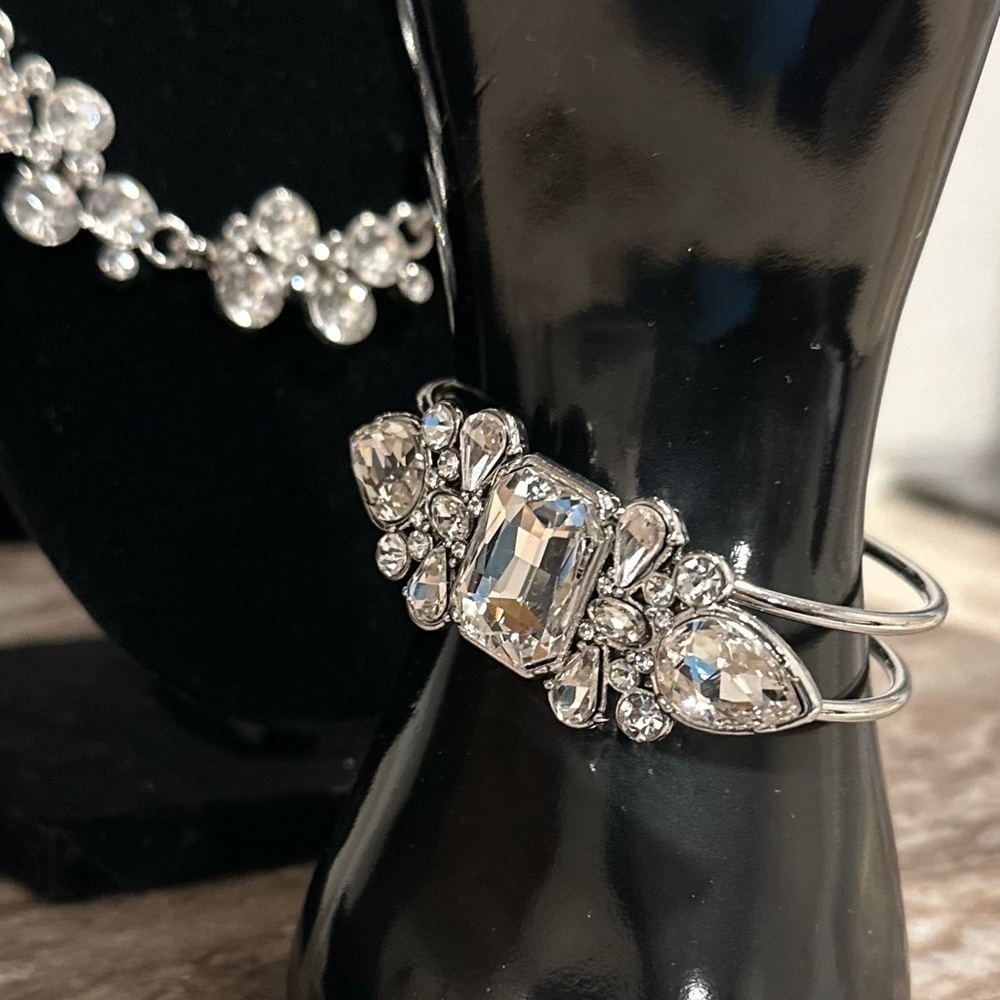 Jewelry Bundle (3), Statement Bib, Cuff Bracelet & Sparkle Earrings New & Used - Picture 9 of 14